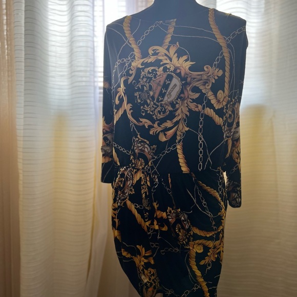 Black and Gold chain print dress - Picture 1 of 6